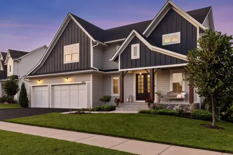 9082 Lakeside Dr, Victoria, MN 55386