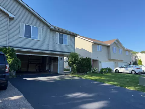 874 Wescott Sq, Eagan, MN 55123