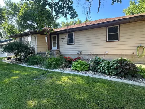 800 Frank St NW, Silver Lake, MN 55381