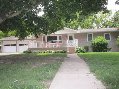 304 4th St SE, Glenwood, MN 56334