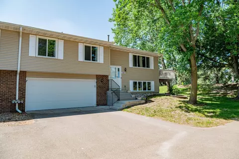 4699 Ridge Cliff Dr, Eagan, MN 55122