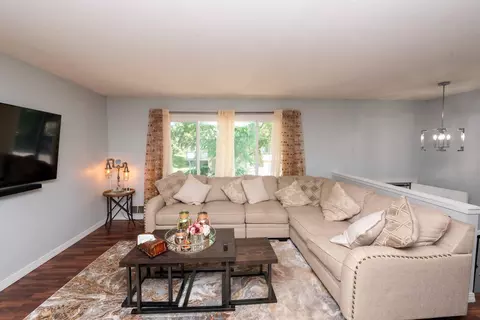 4699 Ridge Cliff Dr, Eagan, MN 55122 photo 5