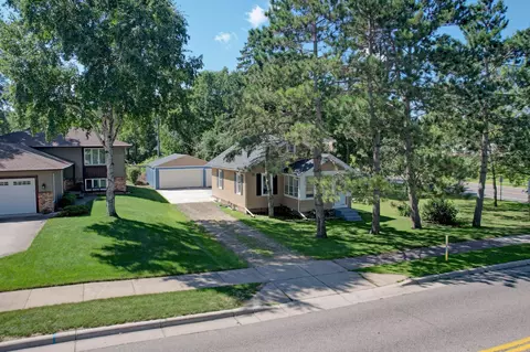 2568 S Avenue Ave E, North Saint Paul, MN 55109