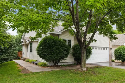 3406 Eagan Oaks Ct, Eagan, MN 55123