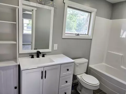 Bath - 1204 10th St NE, Austin, MN 55912 photo 4 of 4