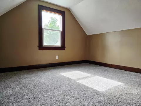Bedroom - 1204 10th St NE, Austin, MN 55912 photo 3 of 4