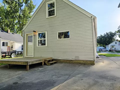 Exterior - 1204 10th St NE, Austin, MN 55912 photo 5 of 6