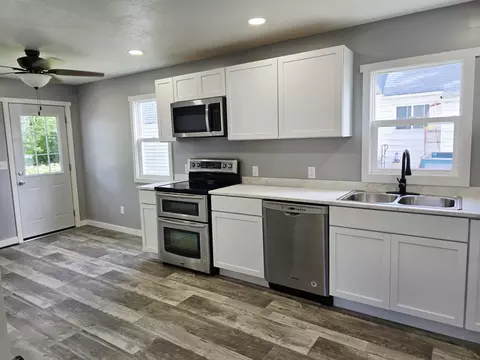 Kitchen - 1204 10th St NE, Austin, MN 55912 photo 1 of 3