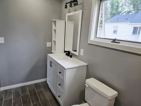 Bath - 1204 10th St NE, Austin, MN 55912 photo 3 of 4