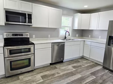 Kitchen - 1204 10th St NE, Austin, MN 55912 photo 2 of 3