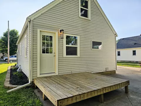 Exterior - 1204 10th St NE, Austin, MN 55912 photo 6 of 6
