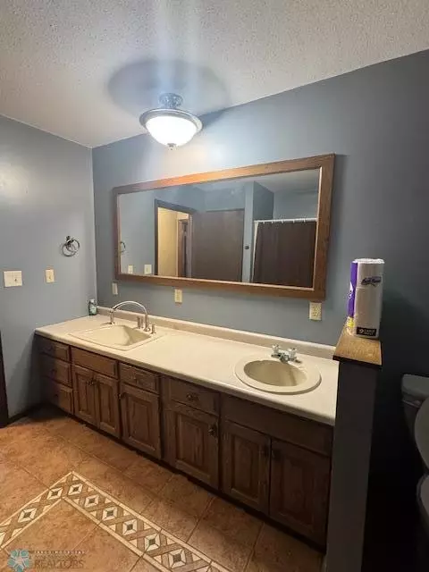 Bath - 214 7th St, Hatton, ND 58240 photo 1 of 8