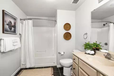 Bath - 1126 Mesaba Ave #118, Duluth, MN 55811 photo 1 of 2