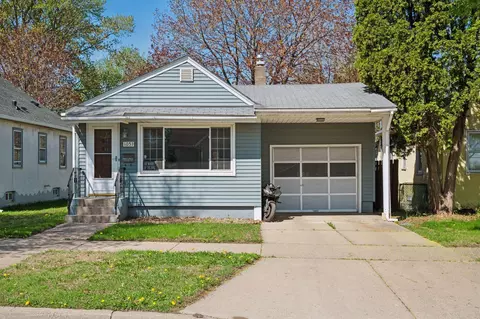 1051 Farrington St, Saint Paul, MN 55117