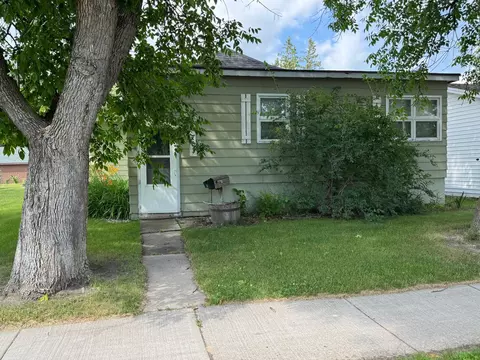 703 Center St E, Roseau, MN 56751