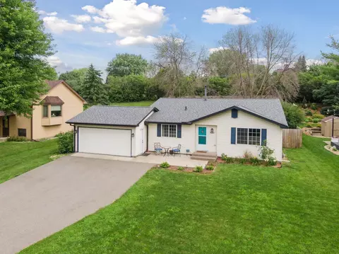 620 Saxony Cir, Chaska, MN 55318