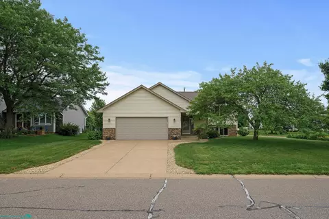 9200 Victoria Ct, Brooklyn Park, MN 55443