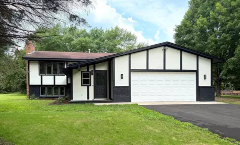 10221 Hage Dr, Rogers, MN 55374