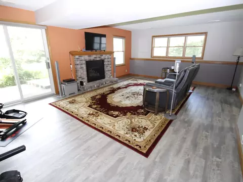 Living - 237 Plainview Dr, River Falls, WI 54022 photo 4 of 4