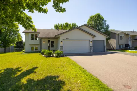 10815 Matthew Dr, Chisago City, MN 55013