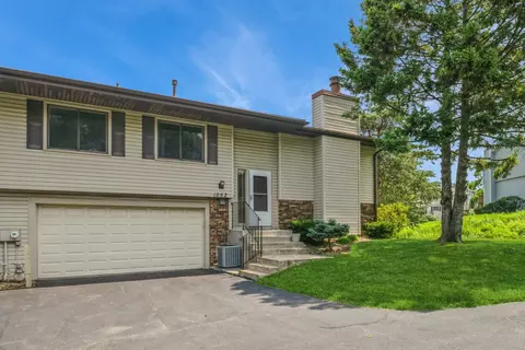 1062 Amble Dr, Shoreview, MN 55126
