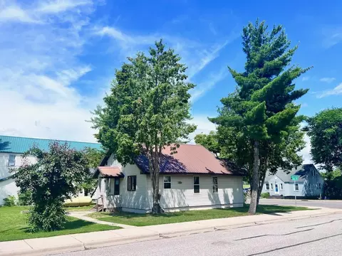 120 2nd Ave SE, Cook, MN 55723