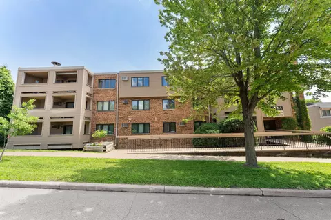 1034 Cleveland Ave S #107, Saint Paul, MN 55116