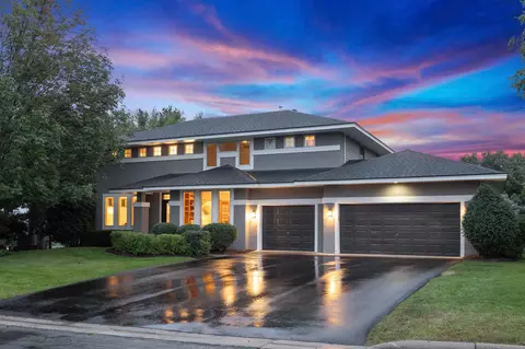 2125 Longacres Dr, Chanhassen, MN 55317