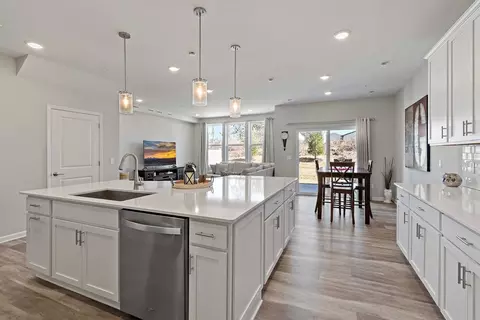 4884 Avery Ct, Eagan, MN 55123 photo 3