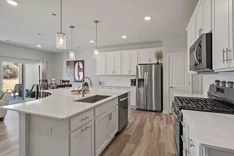 4884 Avery Ct, Eagan, MN 55123 photo 2