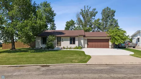 1814 13th Ave N, Moorhead, MN 56560
