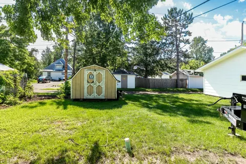 Exterior - 817 6th Ave NE, Brainerd, MN 56401 photo 2 of 4