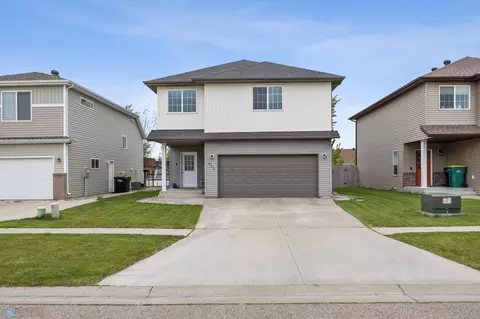 911 42nd Ave W, West Fargo, ND 58078