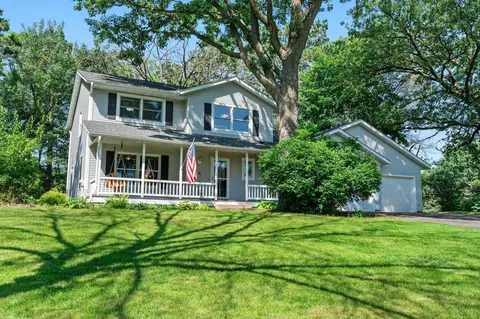 621 Twelve Oaks Ln, Hudson, WI 54016