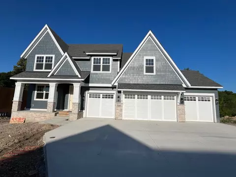 5585 Rolling Hills Pkwy, Chaska, MN 55318