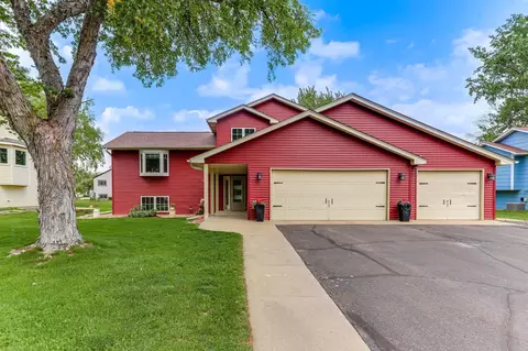 7050 37th St N, Oakdale, MN 55128