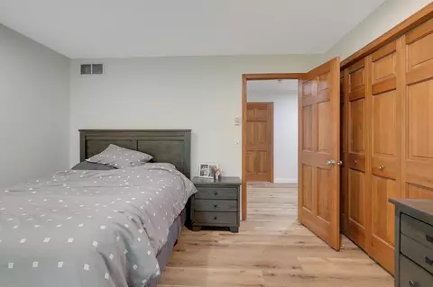 Bedroom - 655 Trails End Rd, Mound, MN 55364 photo 4 of 6