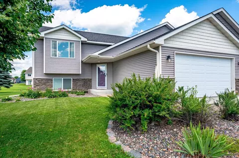 8638 Preserve Blvd N, Chisago City, MN 55013