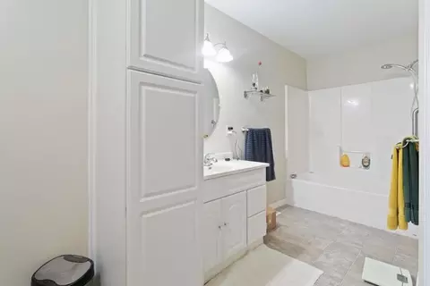Bath - 322 Central Ave N, Eagle Bend, MN 56446 photo 1 of 1