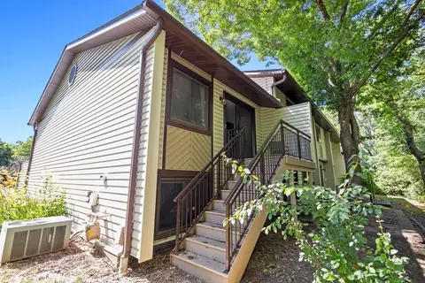 13437 Heather Hills Dr, Burnsville, MN 55337
