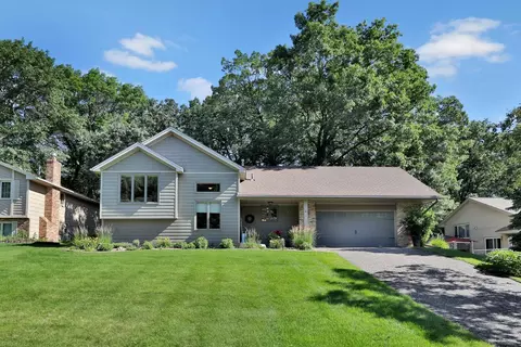 6 Pleasant View Ln, Circle Pines, MN 55014