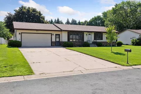 1017 Shawmut St S, Shakopee, MN 55379
