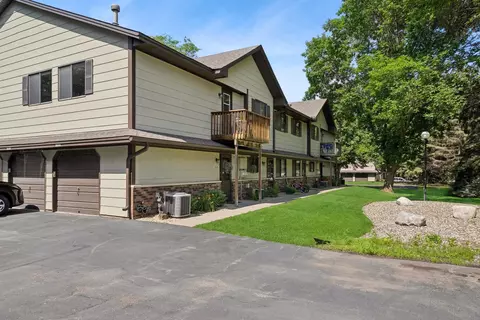 13525 Zenith Ln, Eden Prairie, MN 55346