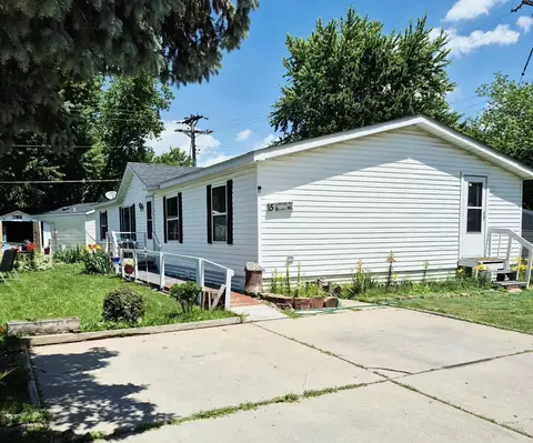 15 Capital Dr, Inver Grove Heights, MN 55076