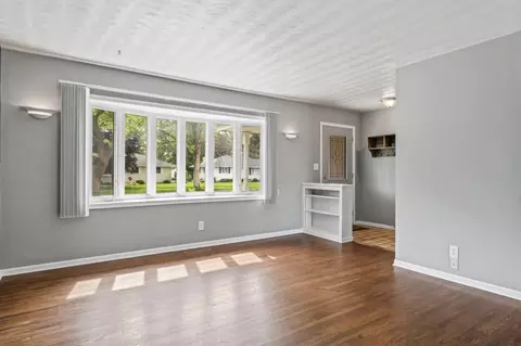 Living - 2100 10th St SW, Austin, MN 55912 photo 9 of 9
