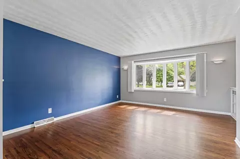 Living - 2100 10th St SW, Austin, MN 55912 photo 7 of 9