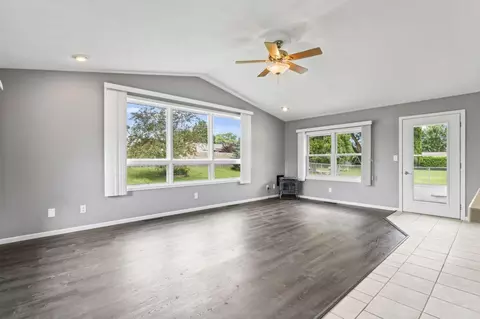 Living - 2100 10th St SW, Austin, MN 55912 photo 4 of 9