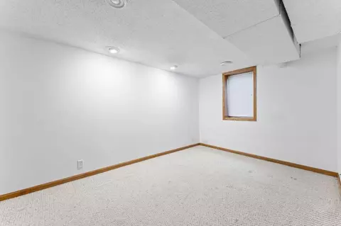 Bedroom - 2100 10th St SW, Austin, MN 55912 photo 7 of 8