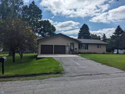 709 Broadway St, Lisbon, ND 58054