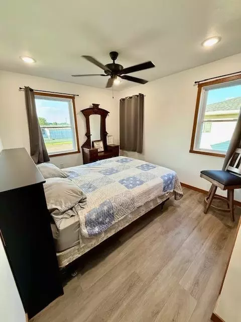 Bedroom - 602 E Newburg Ave, Mabel, MN 55954 photo 2 of 2
